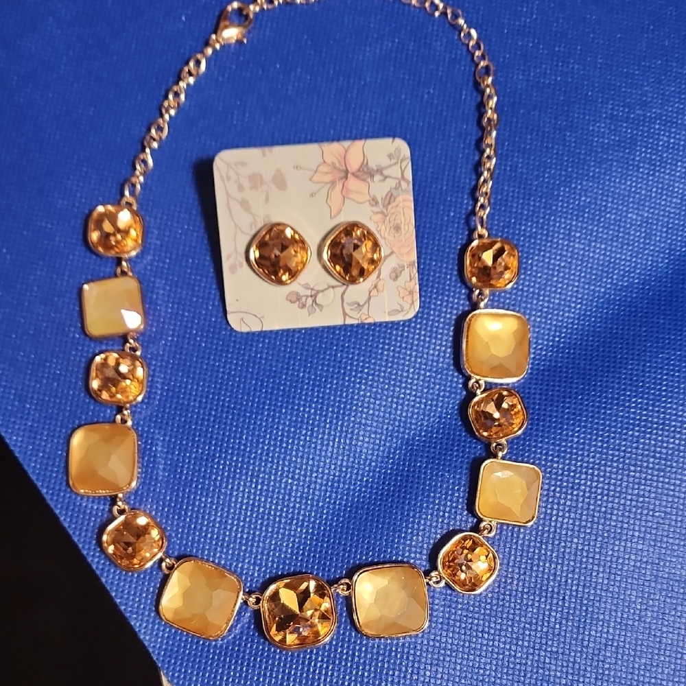 Elegant Gold and Amber Necklace Set